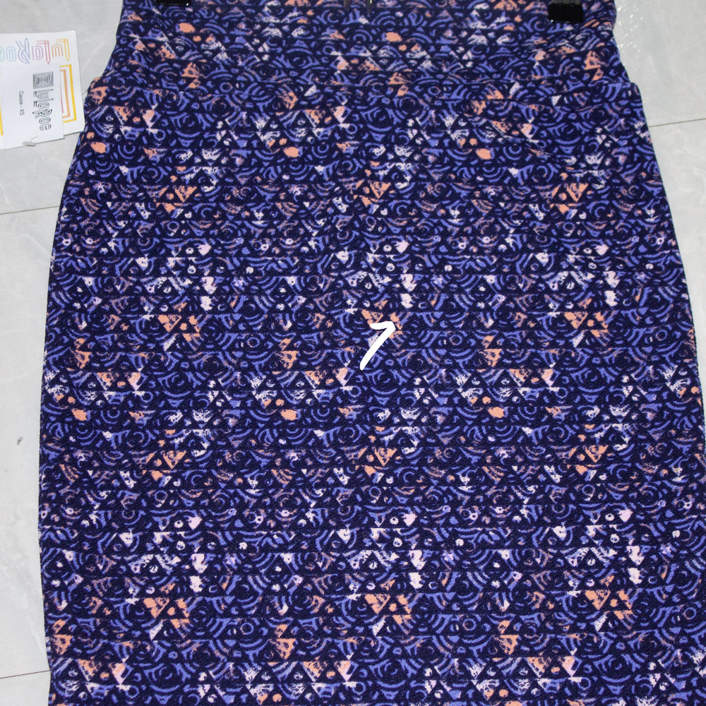 LuLaRoe Cassie XS skirts - Picture 4 of 8